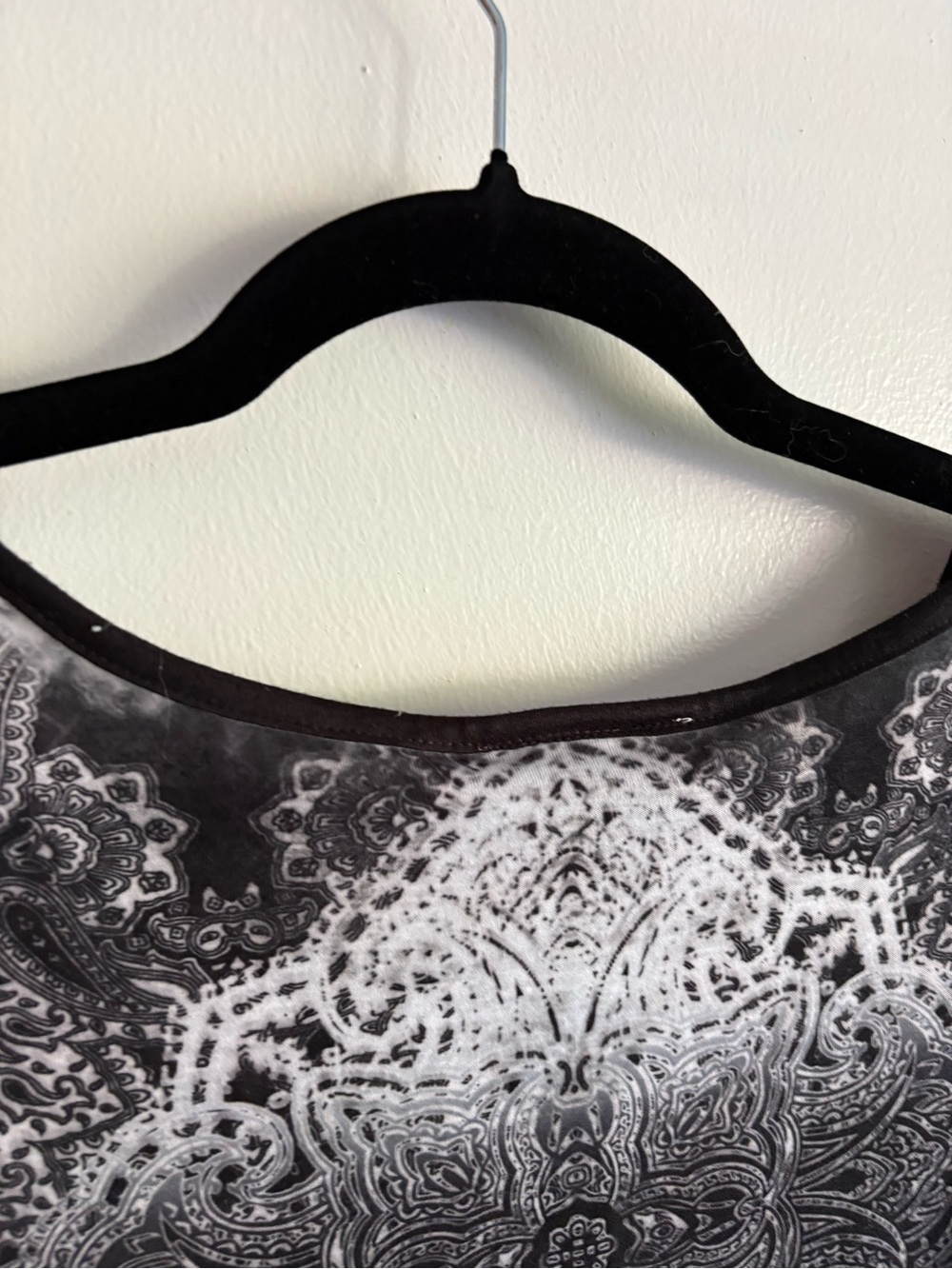 Beautiful Catherine’s Women's Black & White Paisley Print Tunic Top- size 2x - Picture 8 of 8